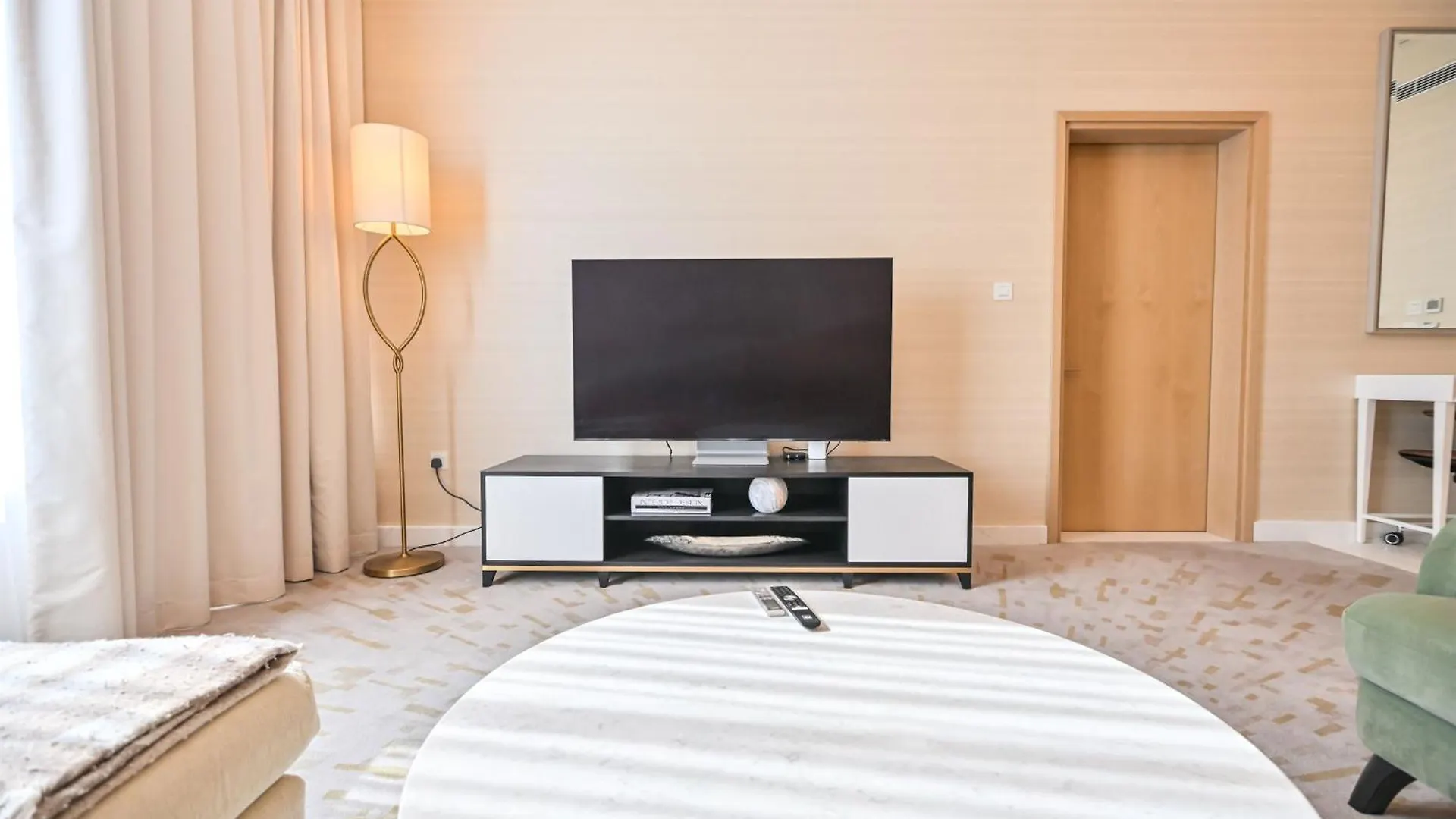 Luxury 1-Br With Stunning Views In Palm Tower By Luxe Shortlet Apartment Dubai 0*,  United Arab Emirates