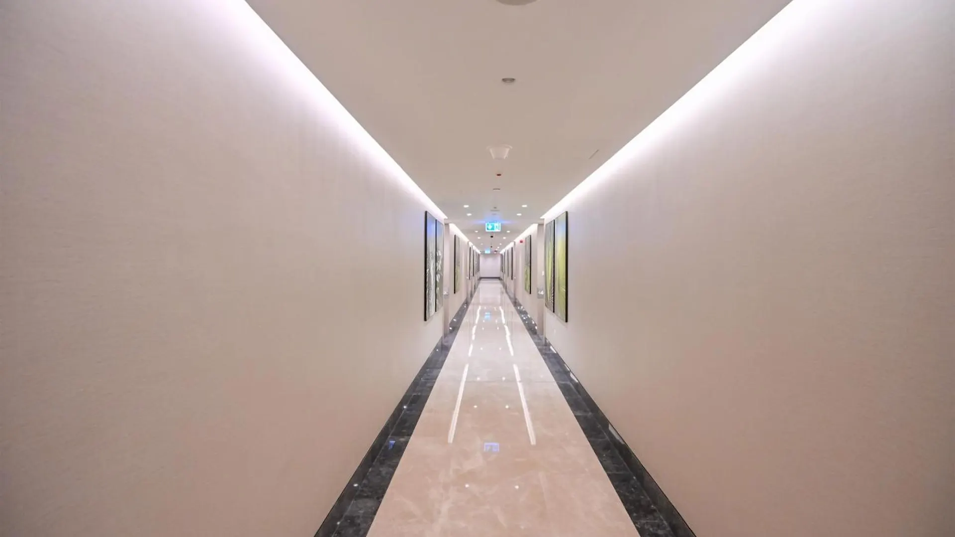 Luxury 1-Br With Stunning Views In Palm Tower By Luxe Shortlet Apartment Dubai