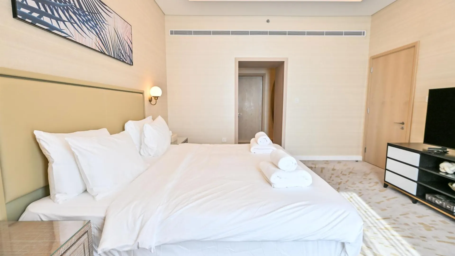 Luxury 1-Br With Stunning Views In Palm Tower By Luxe Shortlet Apartment Dubai United Arab Emirates